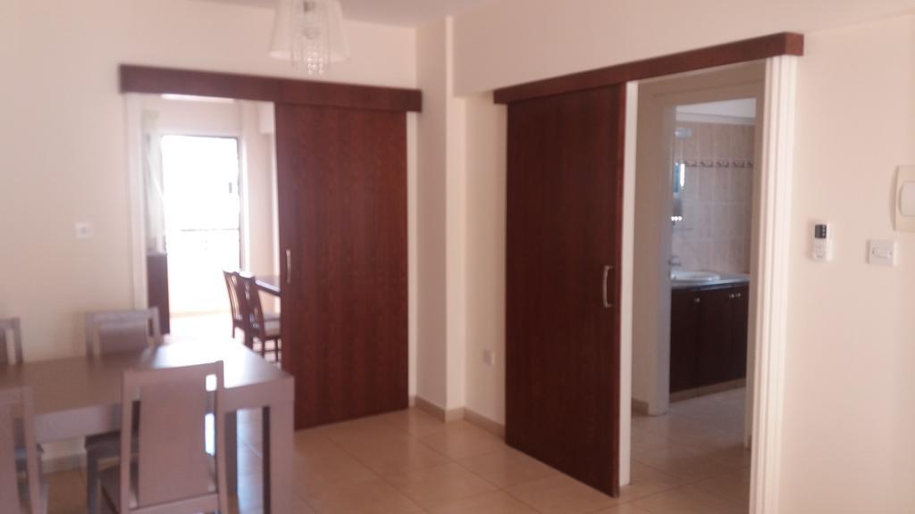 101 Mandritis Court Daire Larnaca Dış mekan fotoğraf