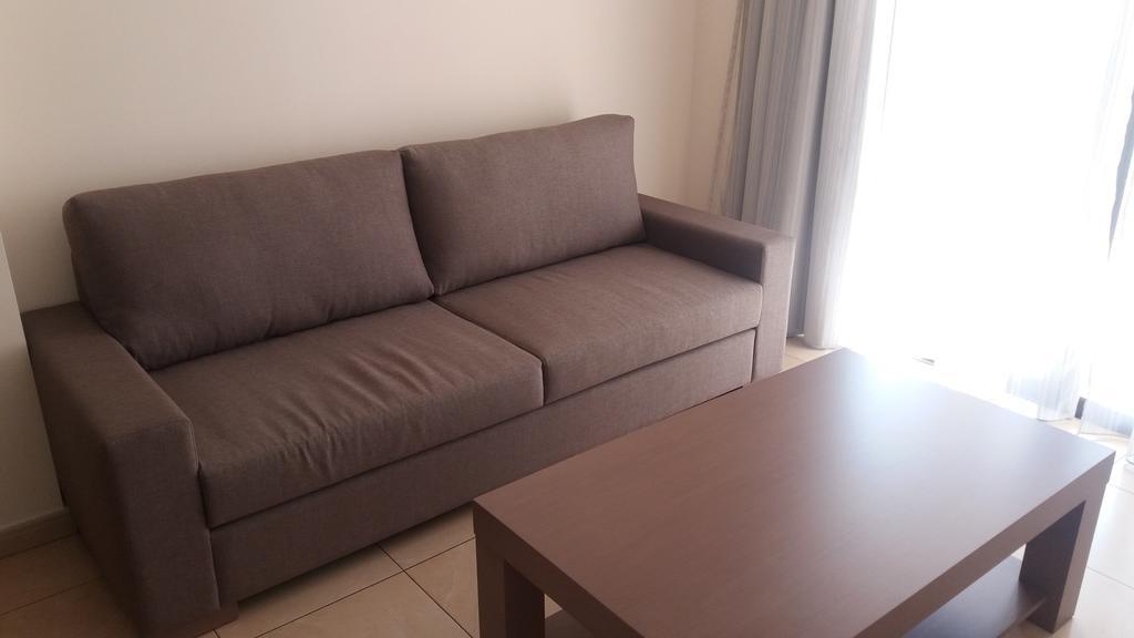 101 Mandritis Court Daire Larnaca Dış mekan fotoğraf
