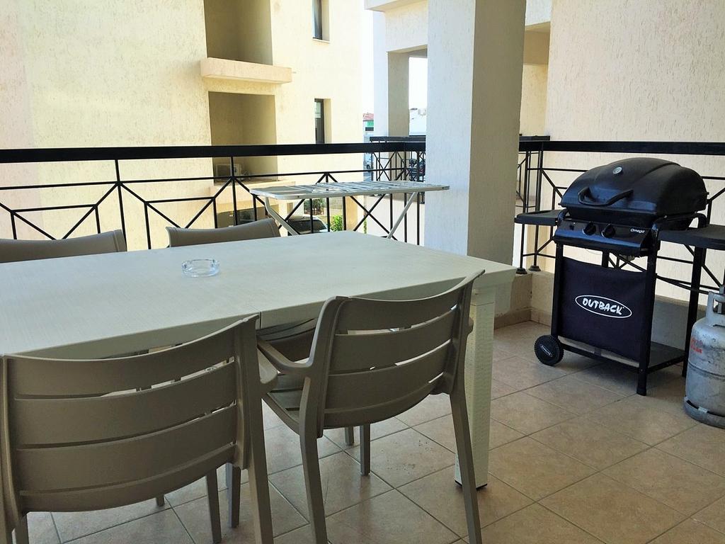 101 Mandritis Court Daire Larnaca Dış mekan fotoğraf