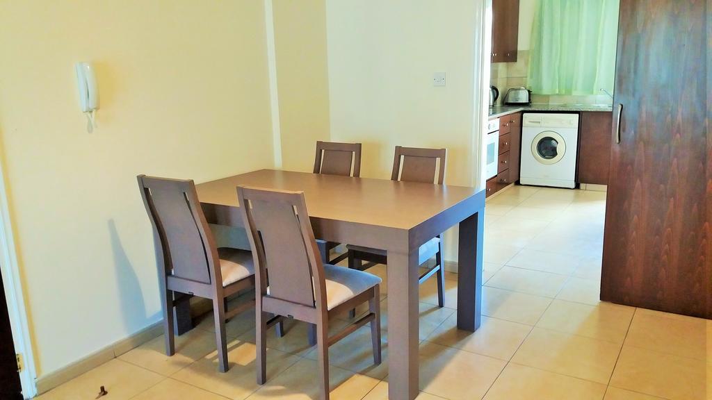 101 Mandritis Court Daire Larnaca Dış mekan fotoğraf