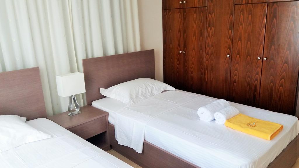 101 Mandritis Court Daire Larnaca Dış mekan fotoğraf