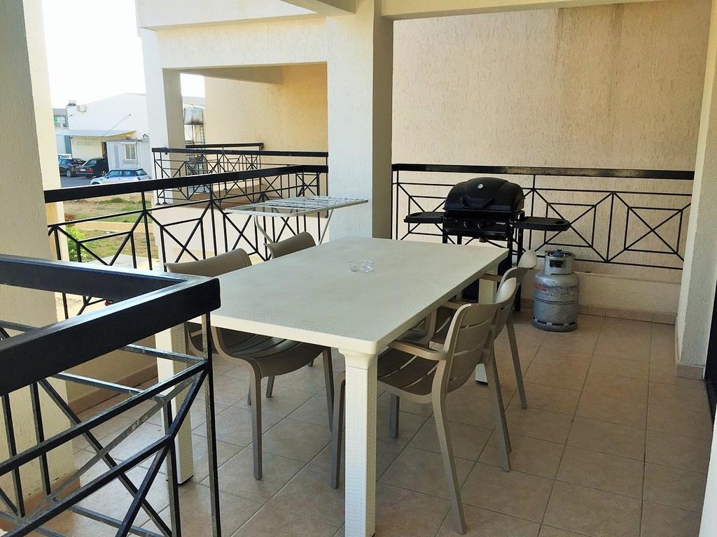 101 Mandritis Court Daire Larnaca Dış mekan fotoğraf