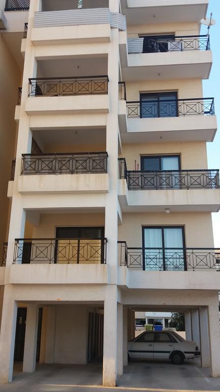 101 Mandritis Court Daire Larnaca Dış mekan fotoğraf