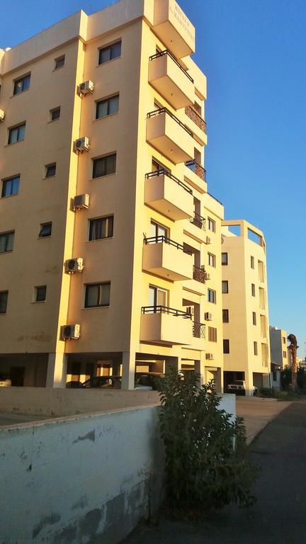 101 Mandritis Court Daire Larnaca Dış mekan fotoğraf