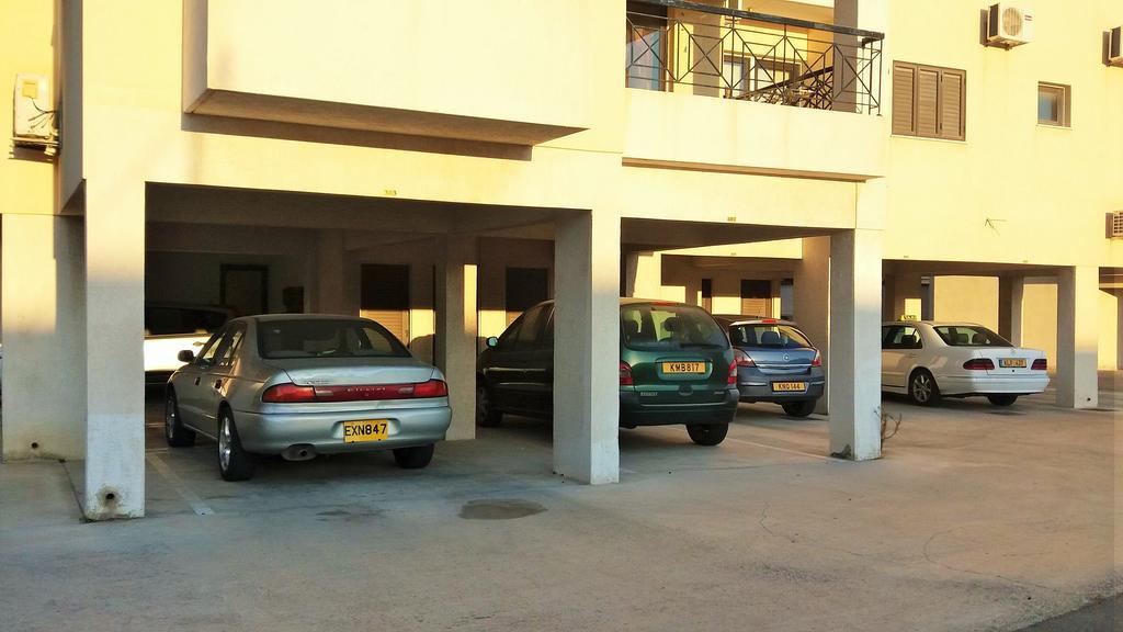 101 Mandritis Court Daire Larnaca Dış mekan fotoğraf