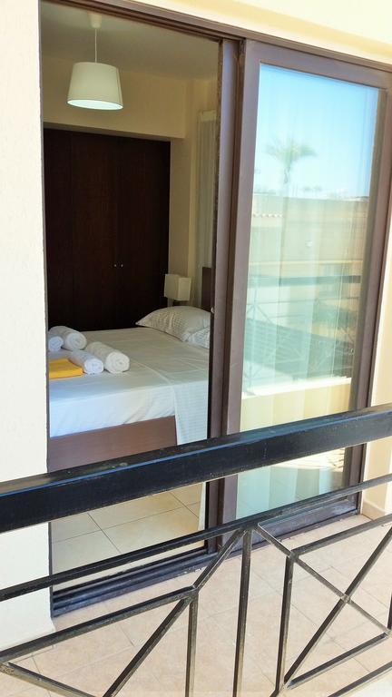 101 Mandritis Court Daire Larnaca Dış mekan fotoğraf
