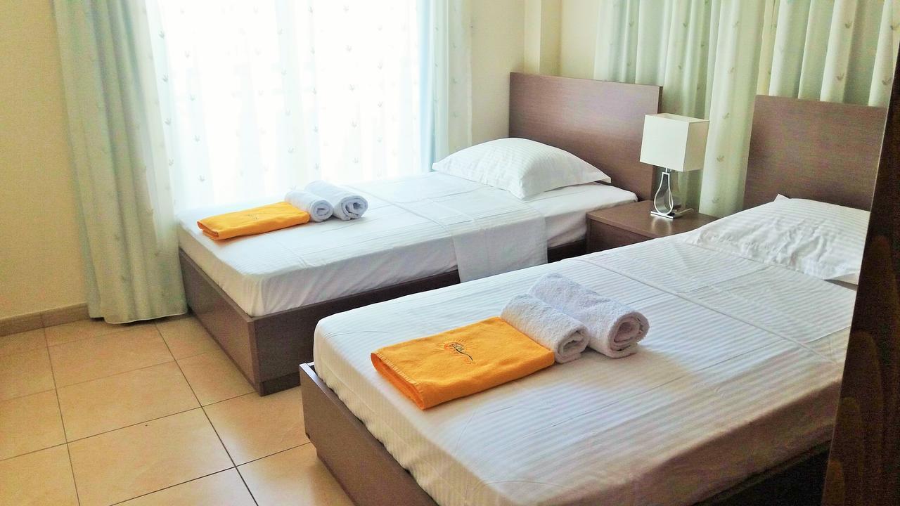 101 Mandritis Court Daire Larnaca Dış mekan fotoğraf