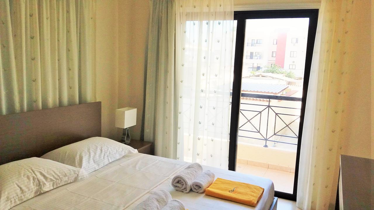 101 Mandritis Court Daire Larnaca Dış mekan fotoğraf