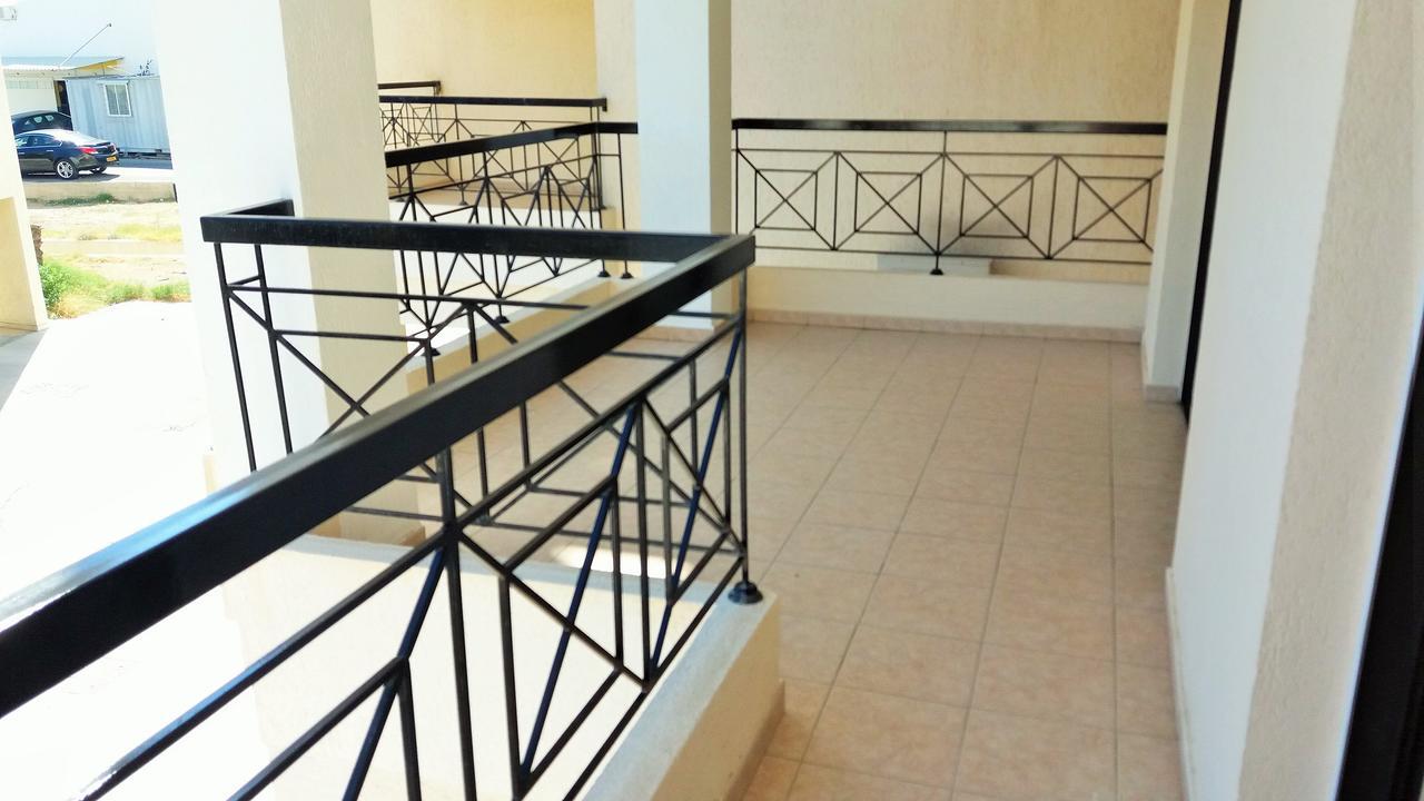 101 Mandritis Court Daire Larnaca Dış mekan fotoğraf